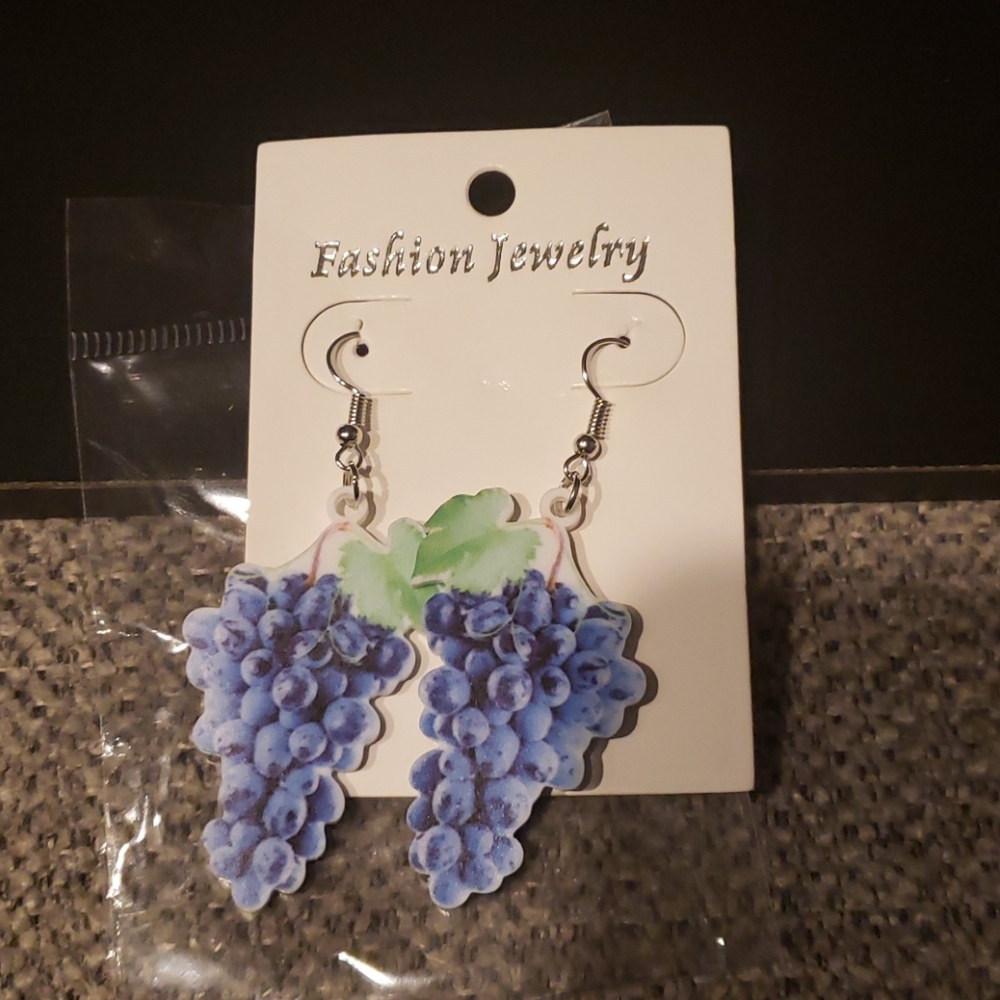 Dangling PURPLE Grapes Earrings